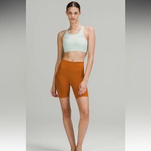 NWT Lululemon ribbed high rise yoga shorts 8”